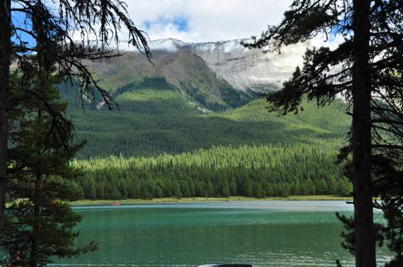 Maligne Lake, no Jasper National Park, em Alberta, no Canadá